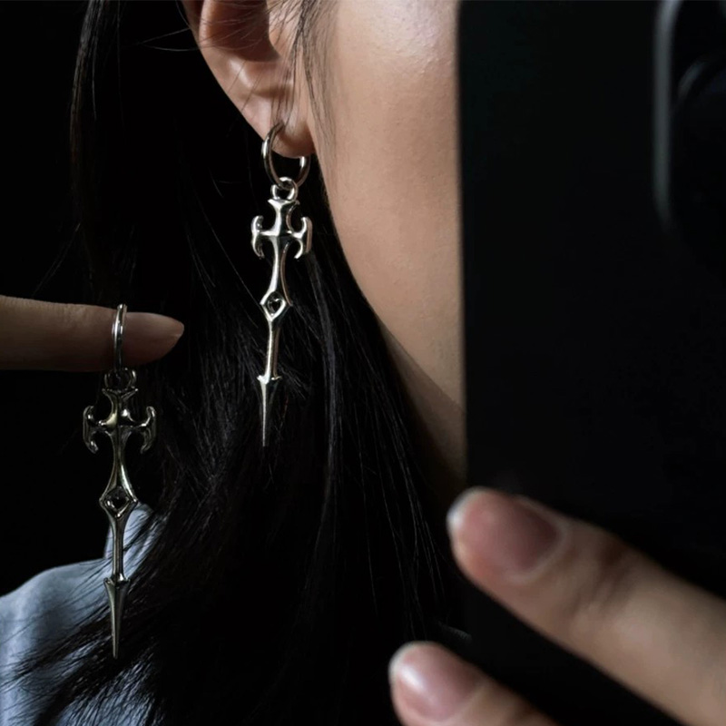 Edgy Cross Sword Hoop Earrings - Women'S Fashion Edgy recension och pris