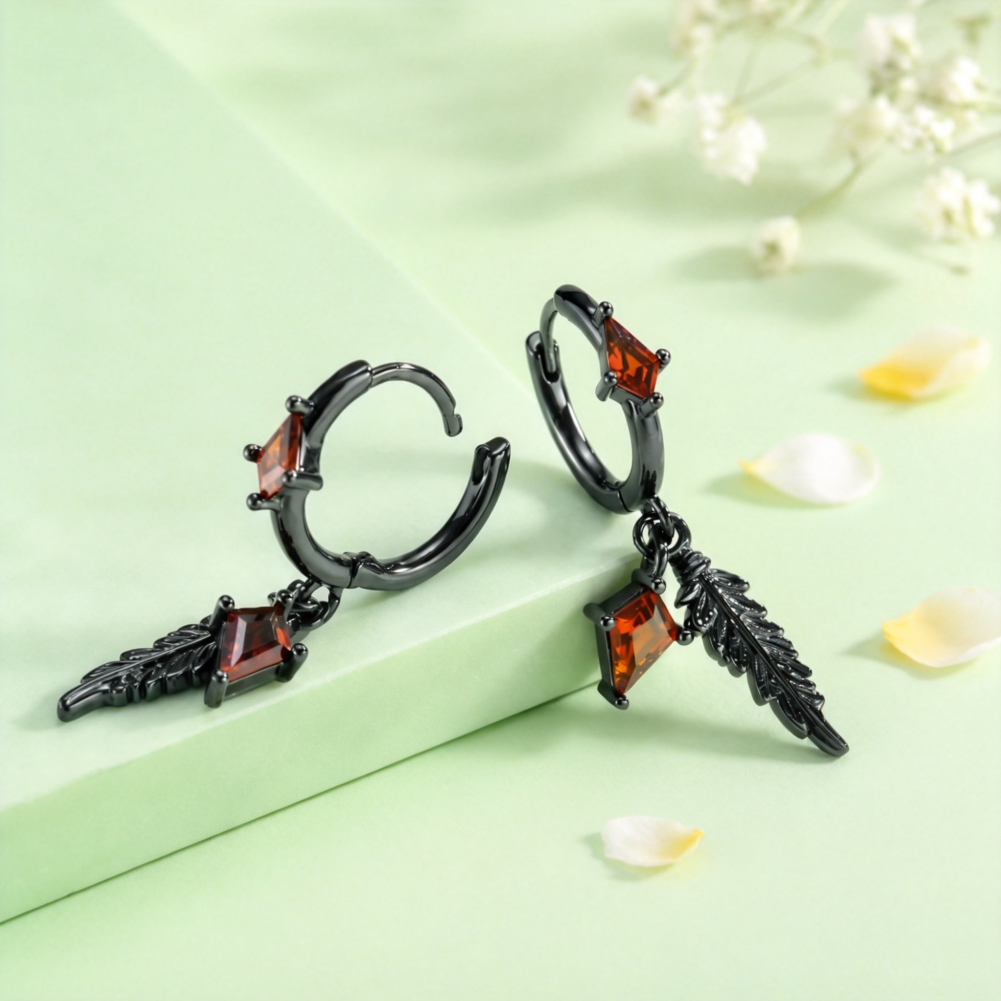 Wing Rhombus CZ Dangle Huggie  - Women'S Fashion Edgy recension och pris