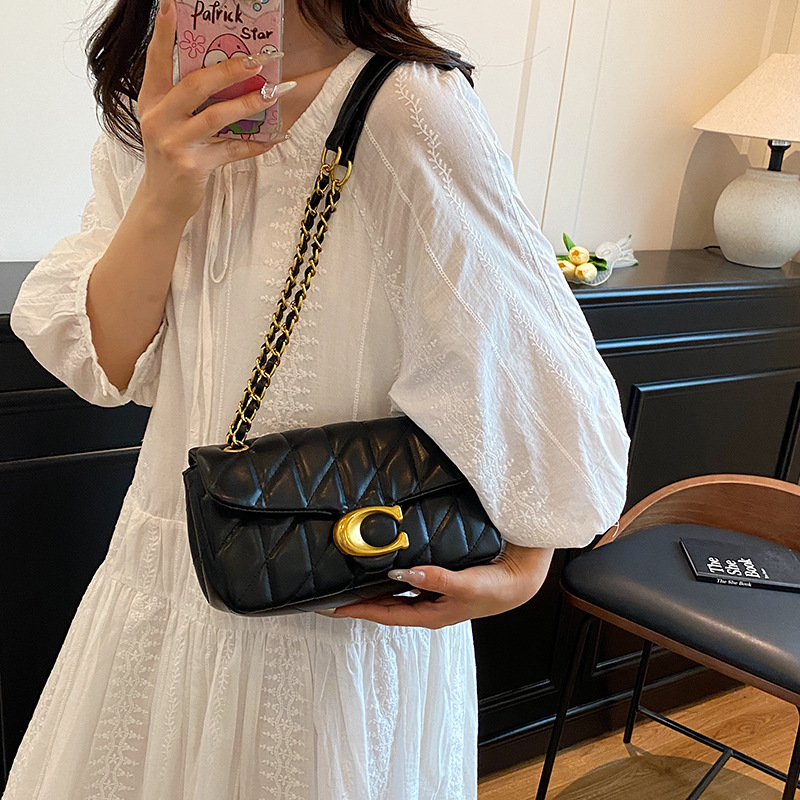 Women Quilted Leather Shoulder - Women Fashion Logo Design recension och pris