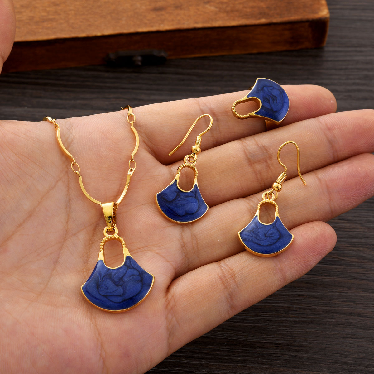 Fashion PNG Gold Color Jewelry - Women Fashion Png recension och pris
