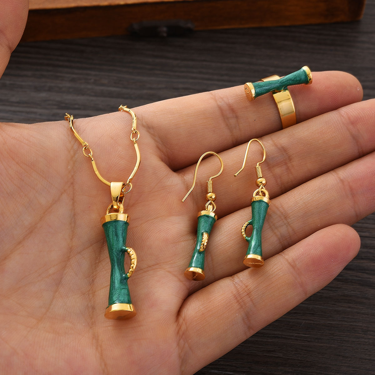 Fashion PNG Gold Color Jewelry - Women Fashion Png recension och pris